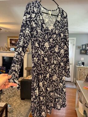Women's Navy Floral Long Sleeve V-Neck Dress